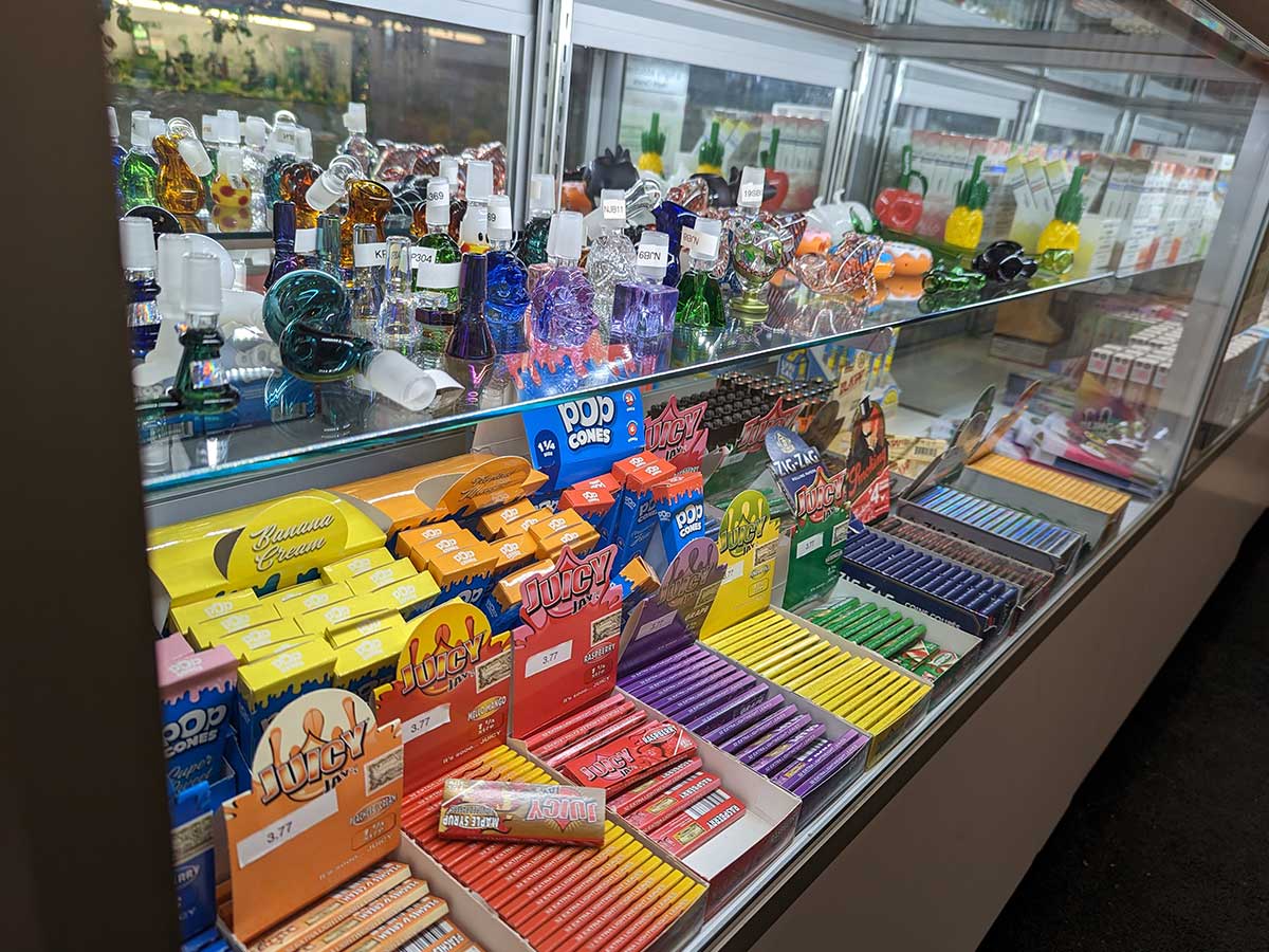 OKVapeKamloops-glassware-on-counter